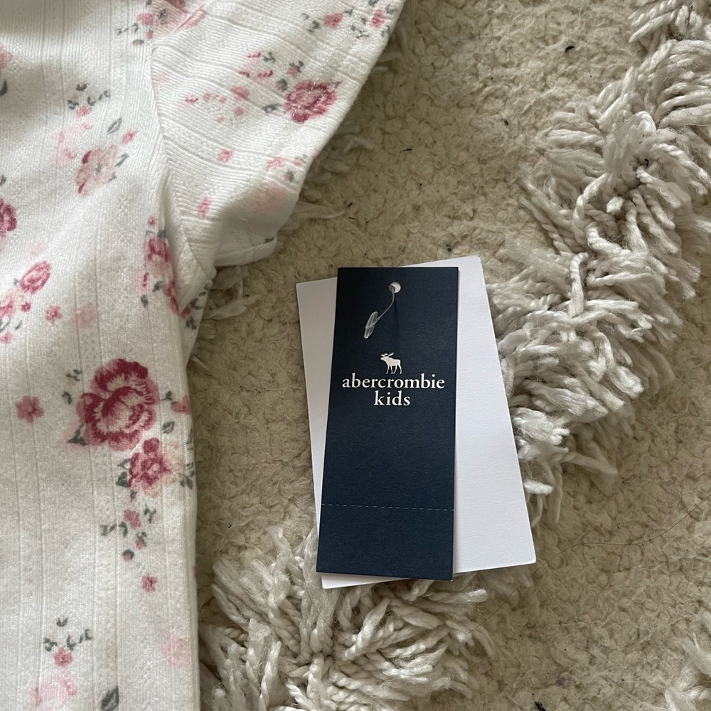 abercrombie kids White Floral Short Sleeve Tee with Pink Rose Print - Picture 5 of 6
